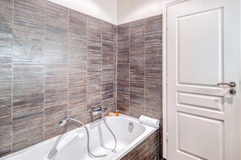 Par 10 - Apartamento de 2 suítes em Paris 8