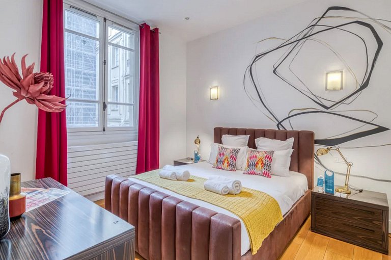 Par210 - Appartement de 2 chambres à Paris 8