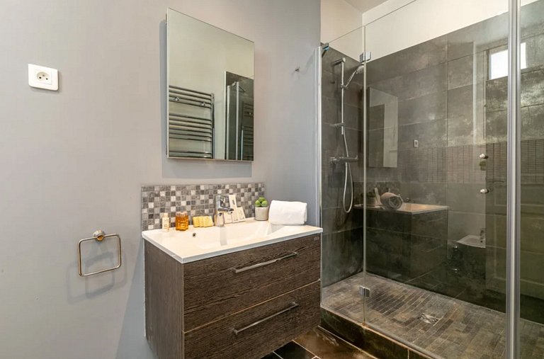 Par211 - Apartamento de 2 suites en París 8