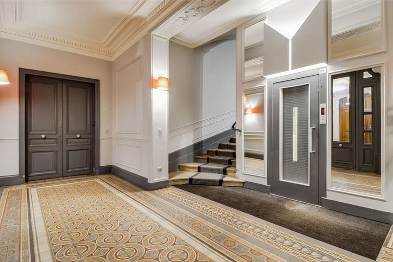 Par211 - Appartement de 2 suites dans Paris 8