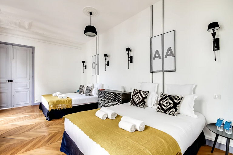 Par208 - Appartement 3 chambres à Paris 8