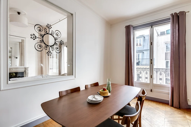 Par208 - Appartement 3 chambres à Paris 8