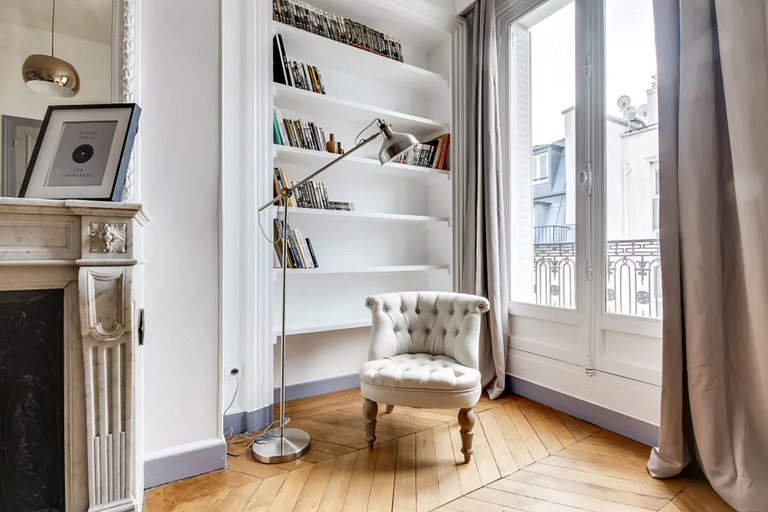 Par208 - Three bedroom apartment in Paris 8