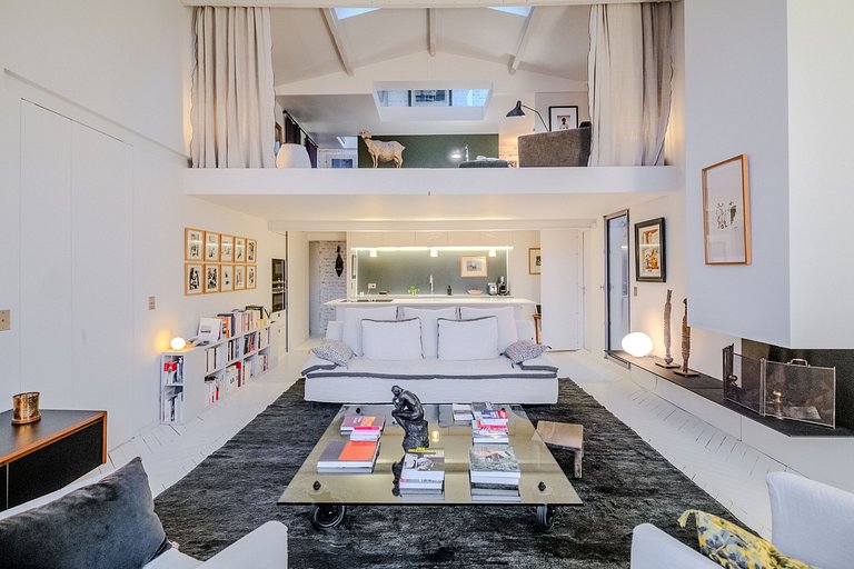 Par087 - Amazing Parisian penthouse with rooftop