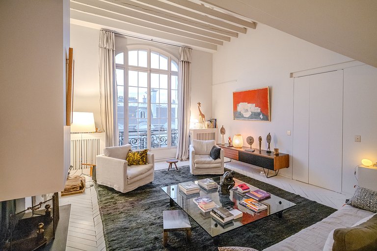 Par087 - Amazing Parisian penthouse with rooftop