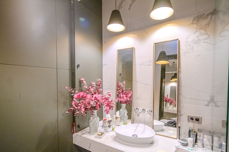 Par087 - Amazing Parisian penthouse with rooftop