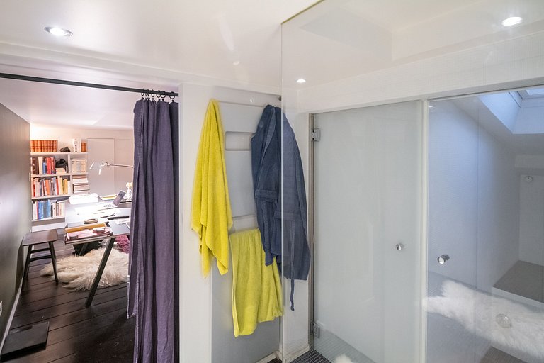 Par087 - Incroyable penthouse parisien avec toit-terrasse