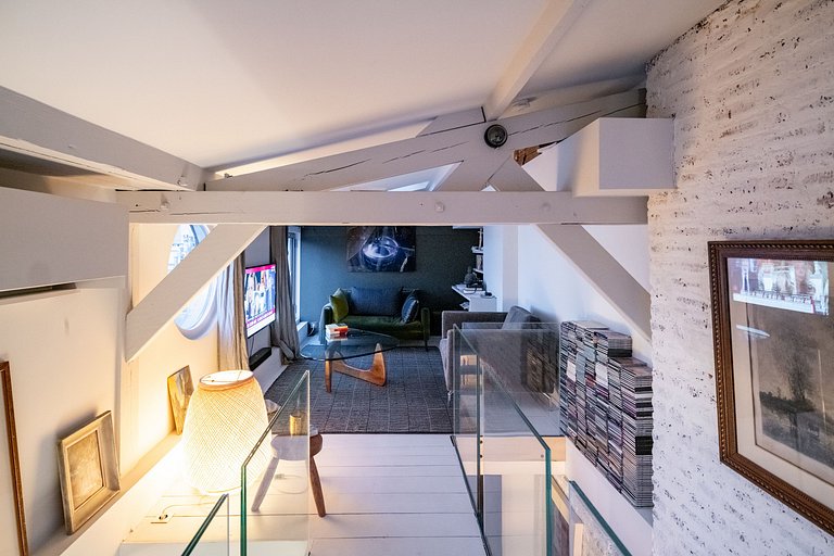 Par087 - Amazing Parisian penthouse with rooftop