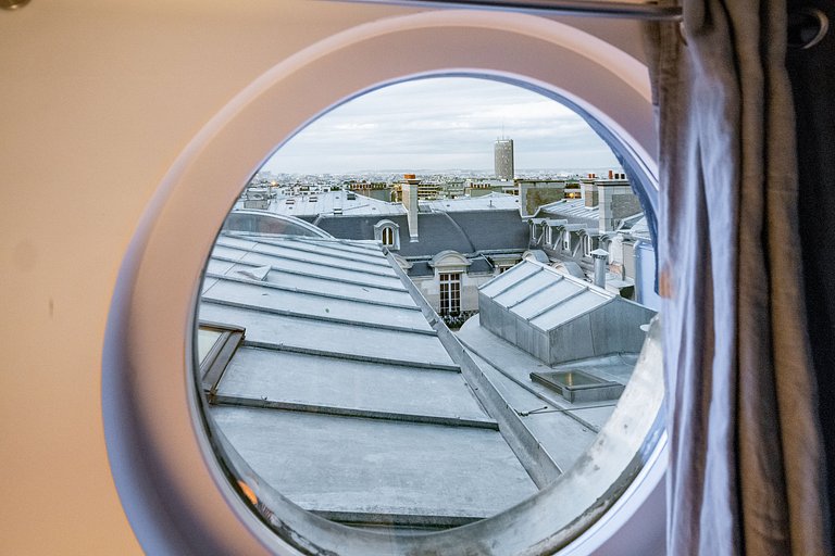 Par087 - Amazing Parisian penthouse with rooftop