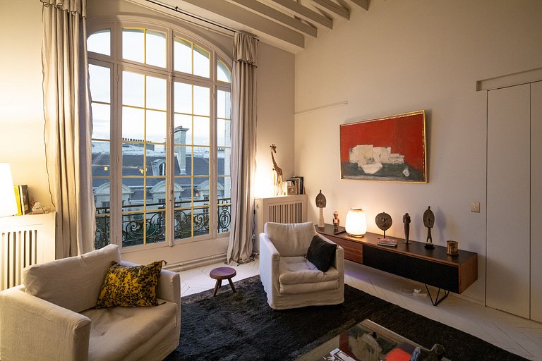 Par087 - Amazing Parisian penthouse with rooftop