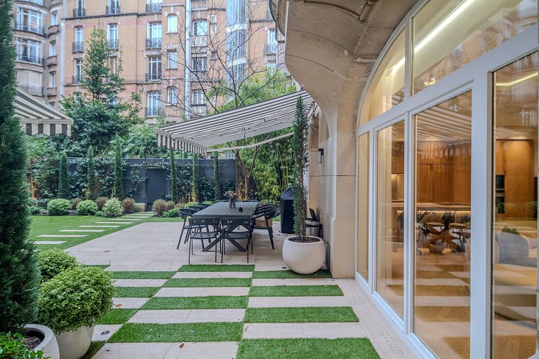 Par120 - Appartement avec grand jardin à Paris 16