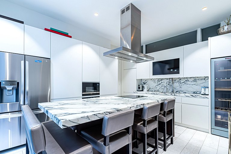 Par063 - Beautiful 4 bedroom apartment