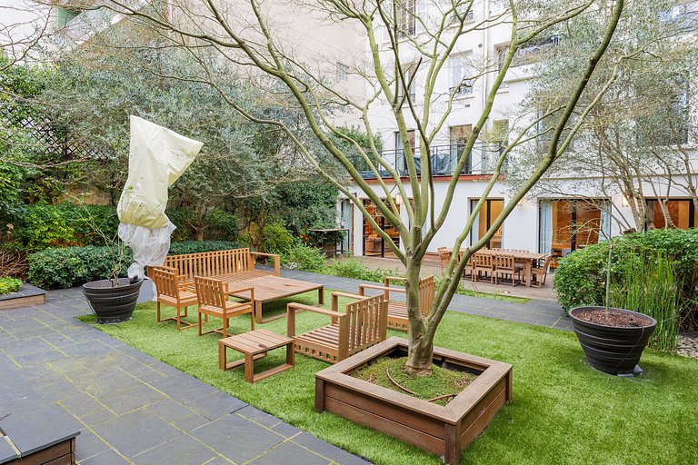 Par179 - Appartement avec jardin privé