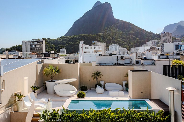 Rio063 - Exclusive triplex penthouse overlooking Leblon