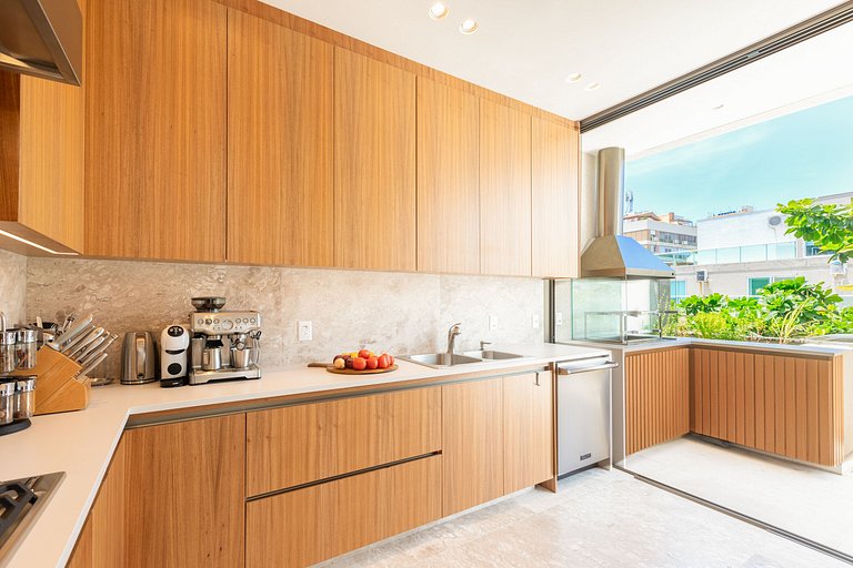 Rio063 - Exclusive triplex penthouse overlooking Leblon