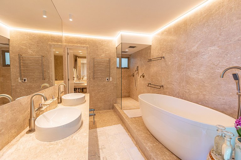 Rio063 - Exclusive triplex penthouse overlooking Leblon