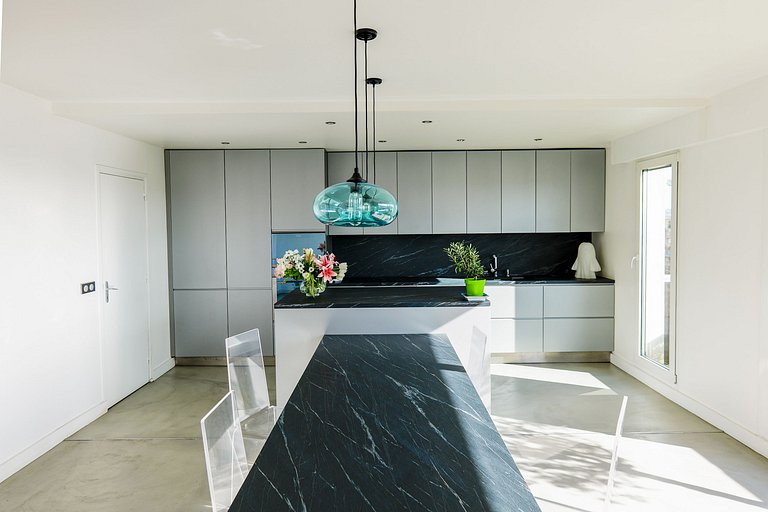 Par241 - Penthouse avec terrasse sur le toit