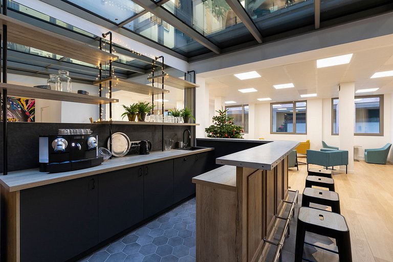Par195 - Office spaces and rooftop