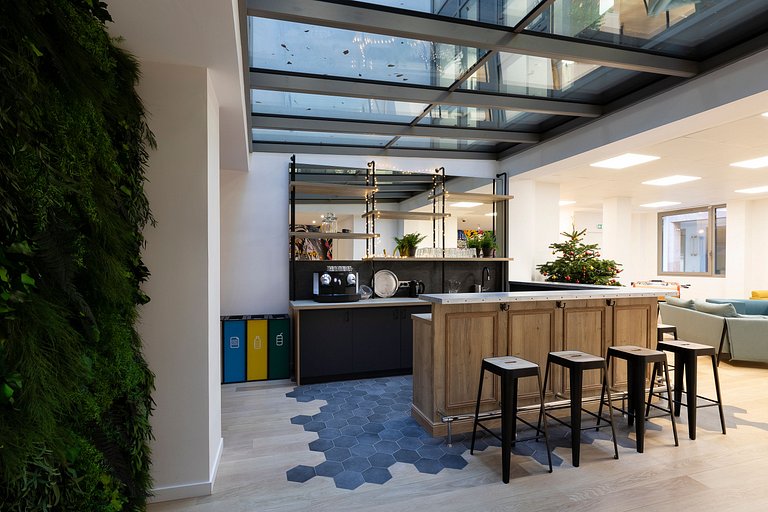Par195 - Office spaces and rooftop