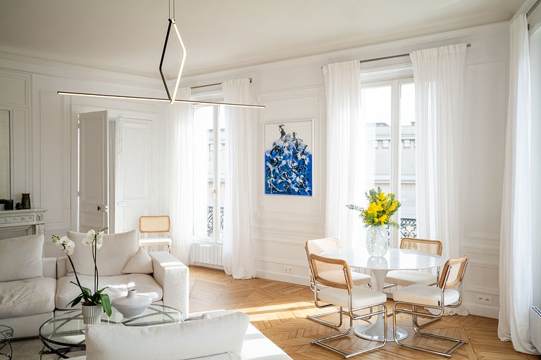Par025 - Apartment overlooking the Eiffel Tower