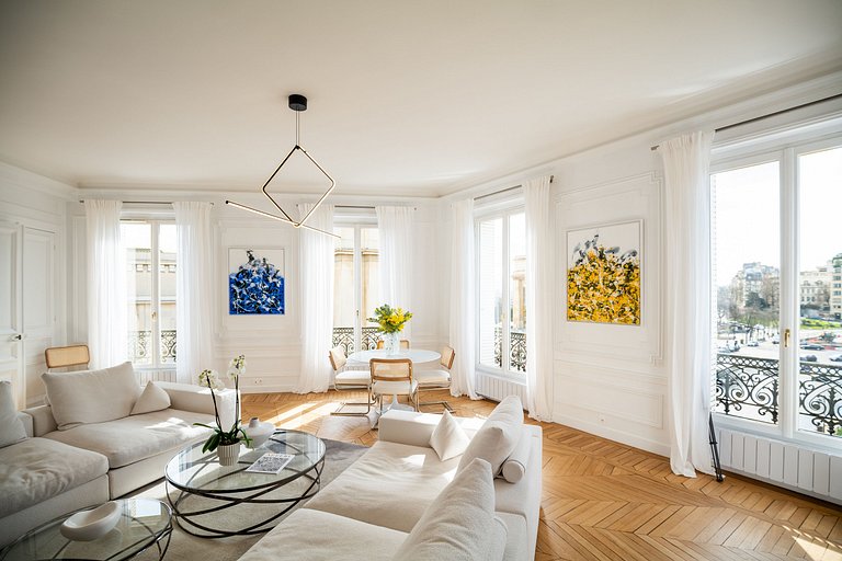 Par025 - Apartment overlooking the Eiffel Tower
