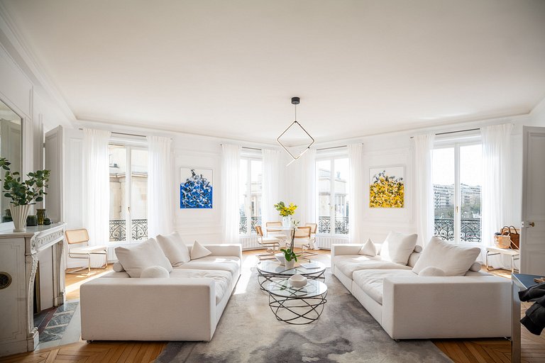 Par025 - Apartment overlooking the Eiffel Tower