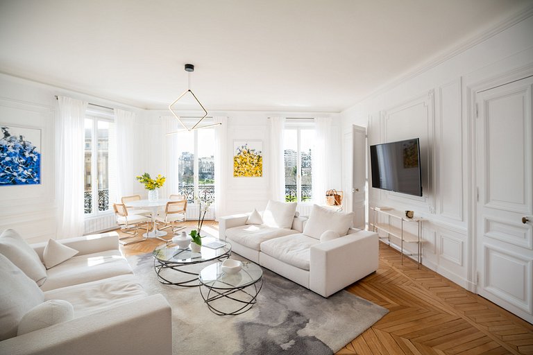 Par025 - Apartment overlooking the Eiffel Tower