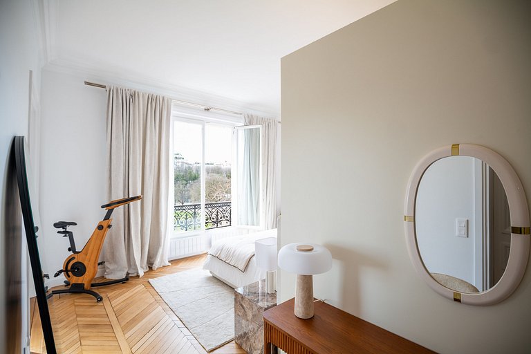 Par025 - Apartment overlooking the Eiffel Tower