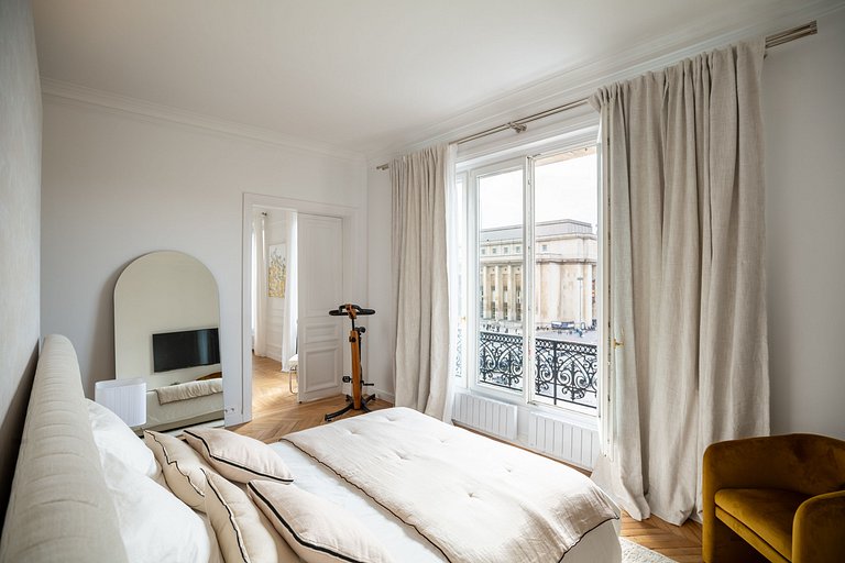 Par025 - Apartment overlooking the Eiffel Tower