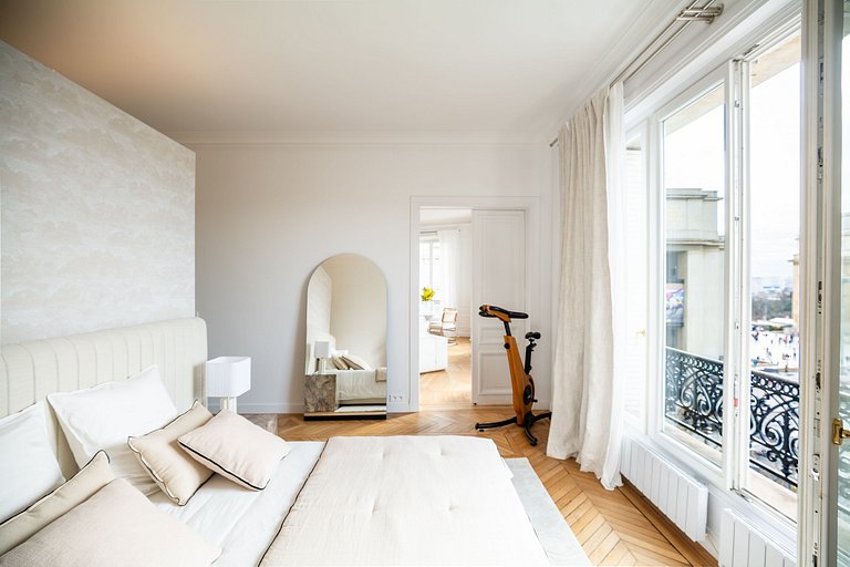 Par025 - Apartment overlooking the Eiffel Tower