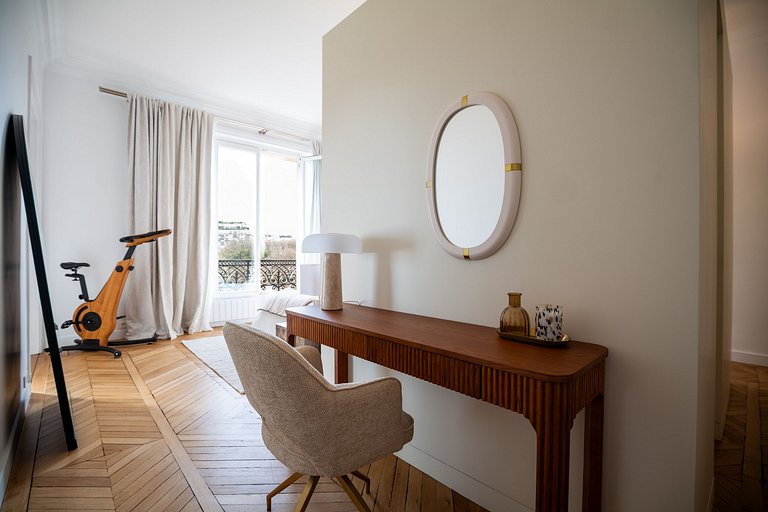 Par025 - Apartment overlooking the Eiffel Tower