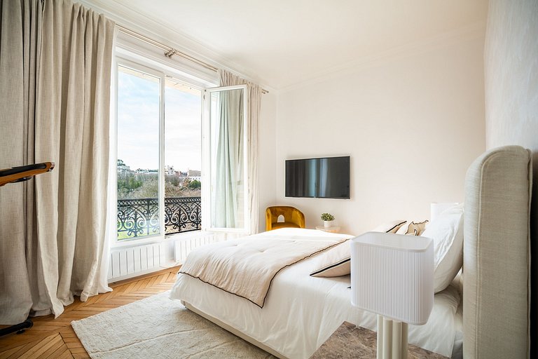 Par025 - Apartment overlooking the Eiffel Tower