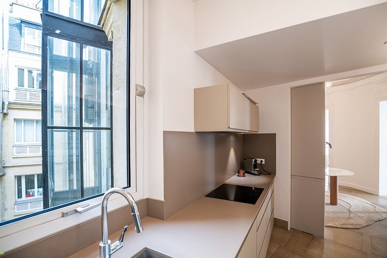 Par025 - Apartment overlooking the Eiffel Tower