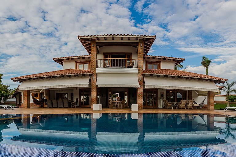 Per002 - Luxury house with pool in Pereira