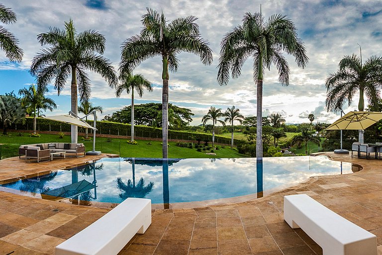 Per002 - Luxury house with pool in Pereira