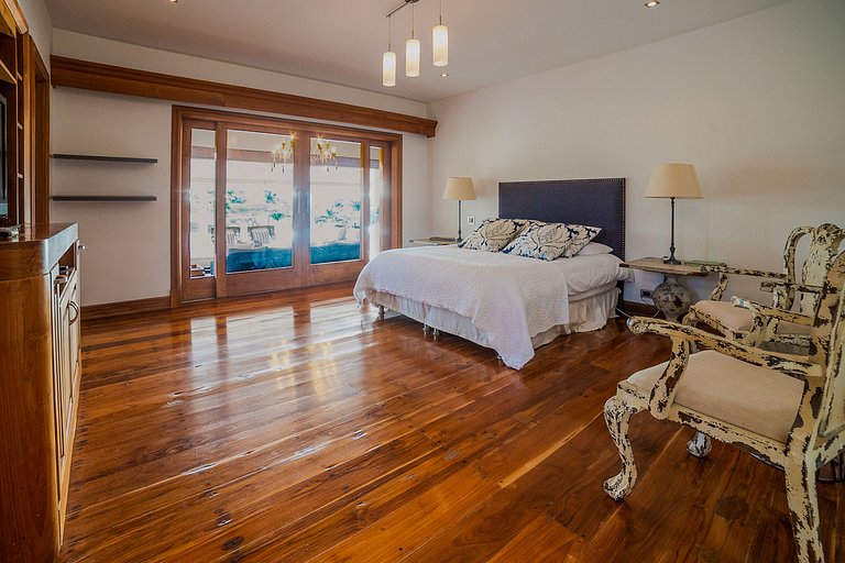 Per002 - Casa de luxo com piscina em Pereira
