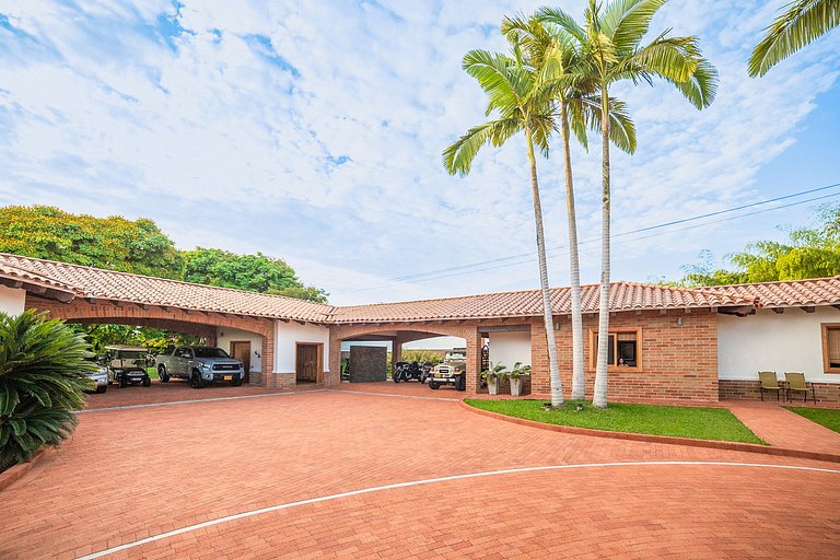 Per002 - Luxury house with pool in Pereira