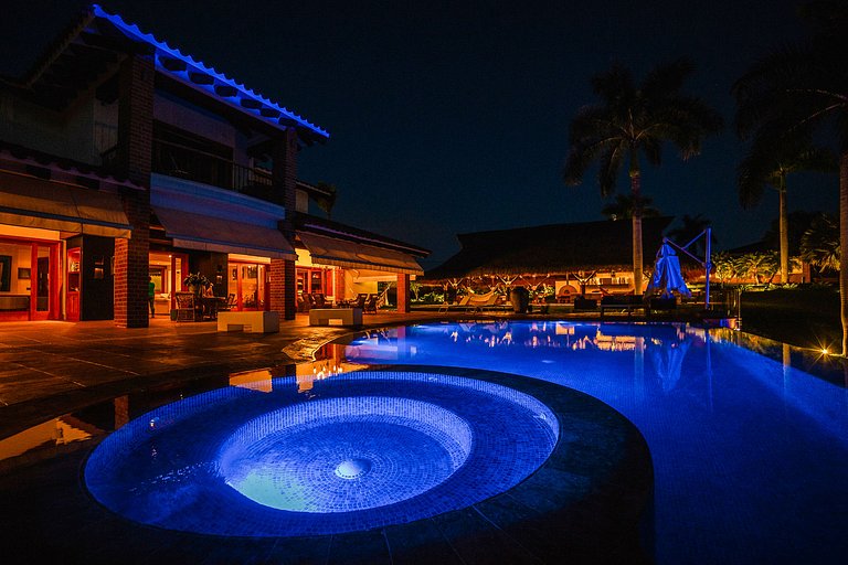 Per002 - Casa de luxo com piscina em Pereira
