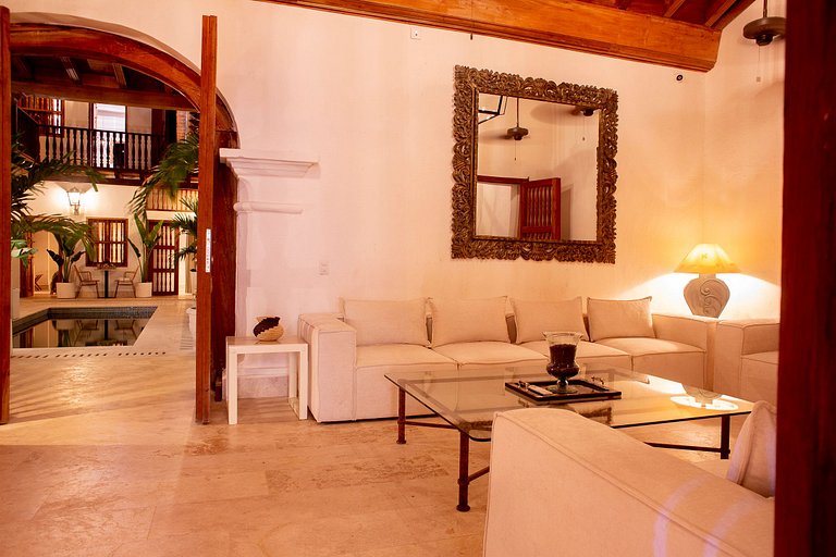 Car035 - Newly renovated house in the Old City