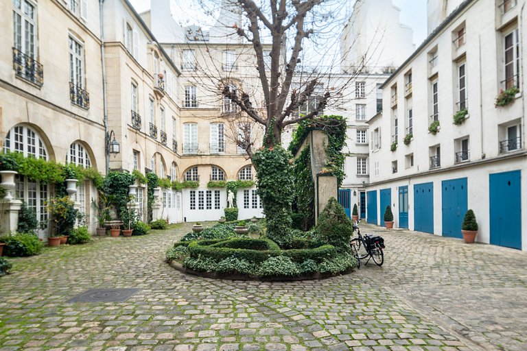 Par412 - Appartement de trois suites