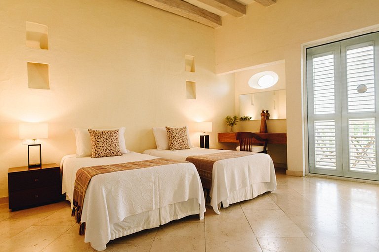 Car048 - Luxuosa villa de 4 quartos com bela vista