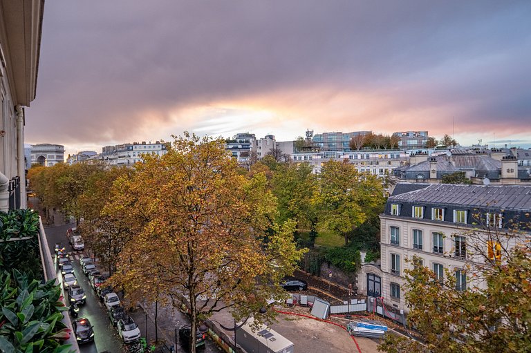 Par064 - Appartement proche des Champs Elysées