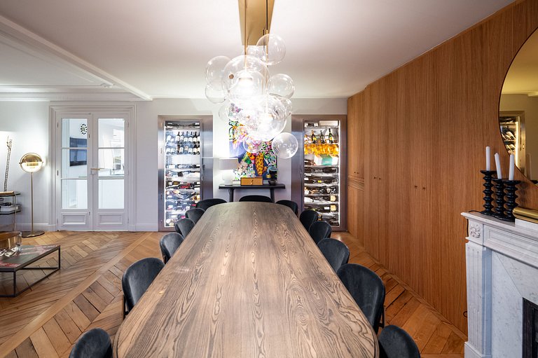 Par064 - Appartement proche des Champs Elysées