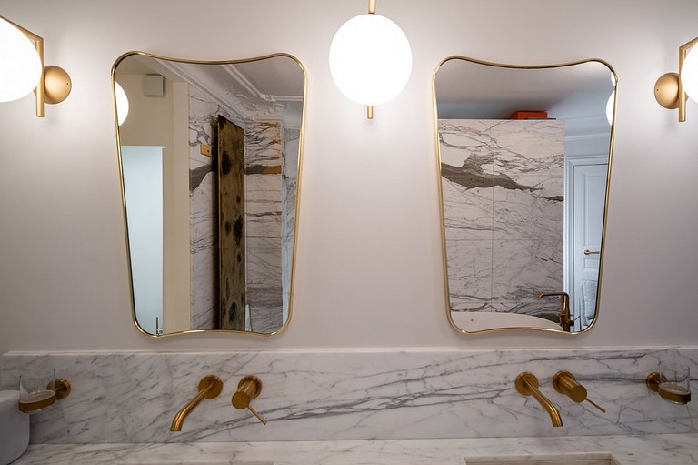 Par064 - Appartement proche des Champs Elysées