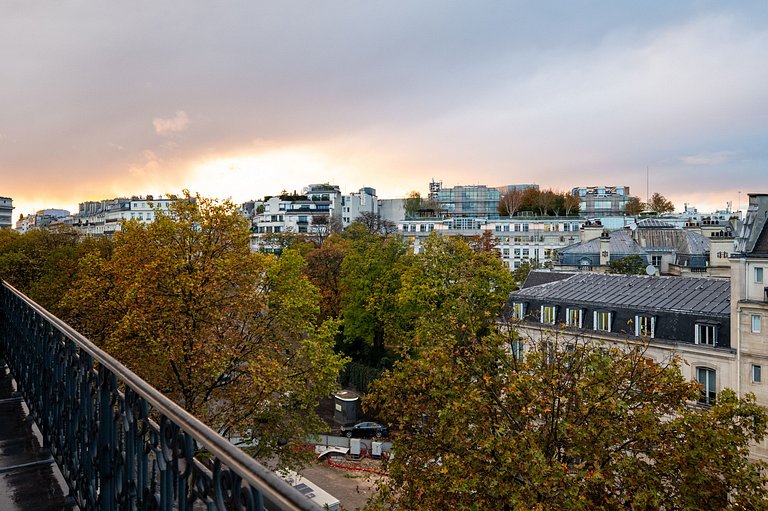 Par064 - Appartement proche des Champs Elysées