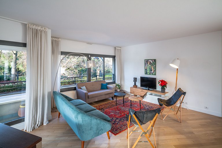 Par246 - 3 bedroom apartment facing a garden