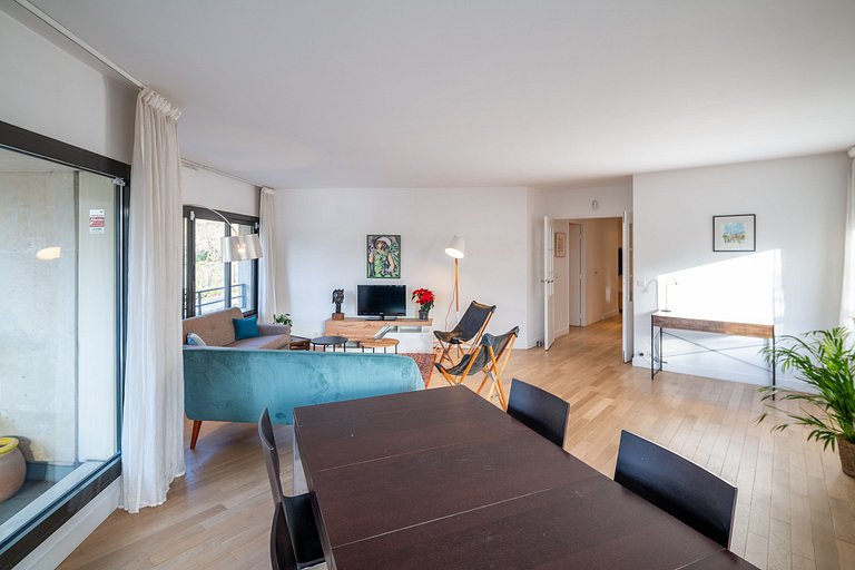 Par246 - 3 bedroom apartment facing a garden