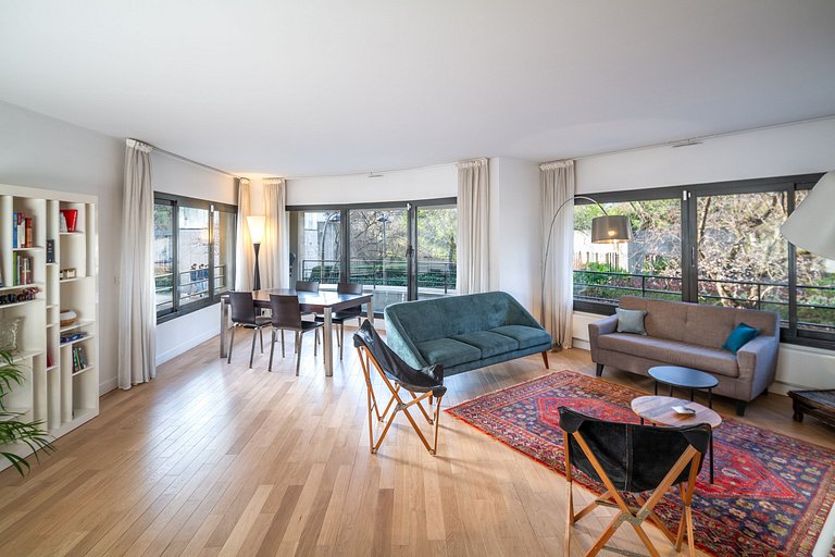 Par246 - 3 bedroom apartment facing a garden