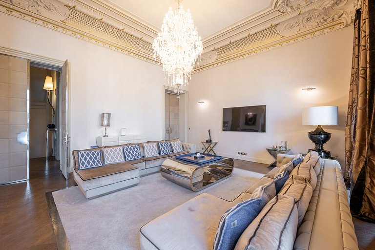 Par016 - Luxury 9 bedroom mansion in Paris 16