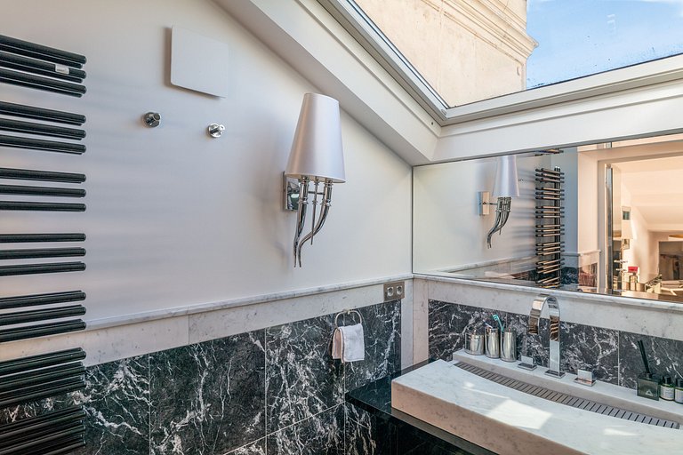 Par016 - Luxury 9 bedroom mansion in Paris 16